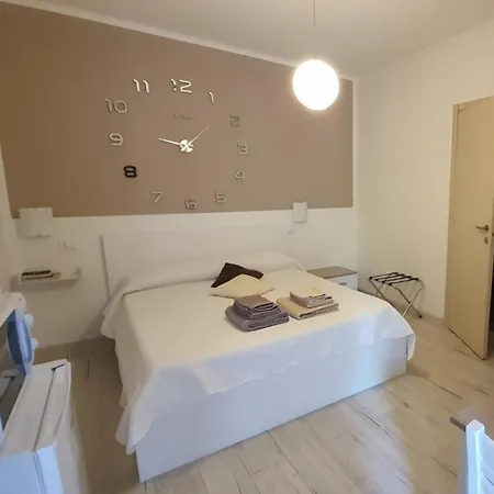 Le camere di Sabrina con bagno in camera Sarzana Esterno foto